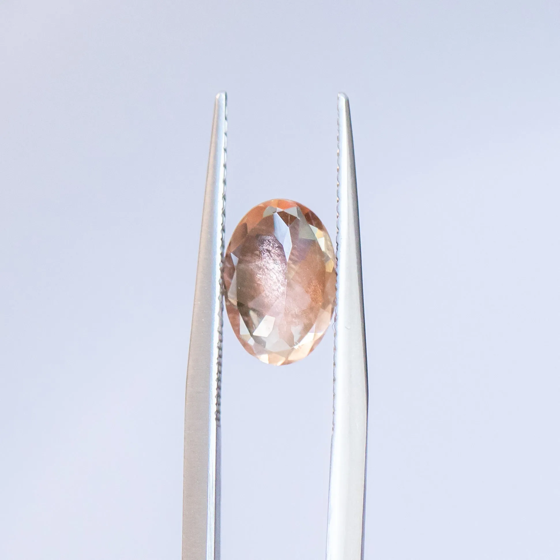 1.23CT OVAL OREGON SUNSTONE, LIGHT PEACH, 6.11X9MM