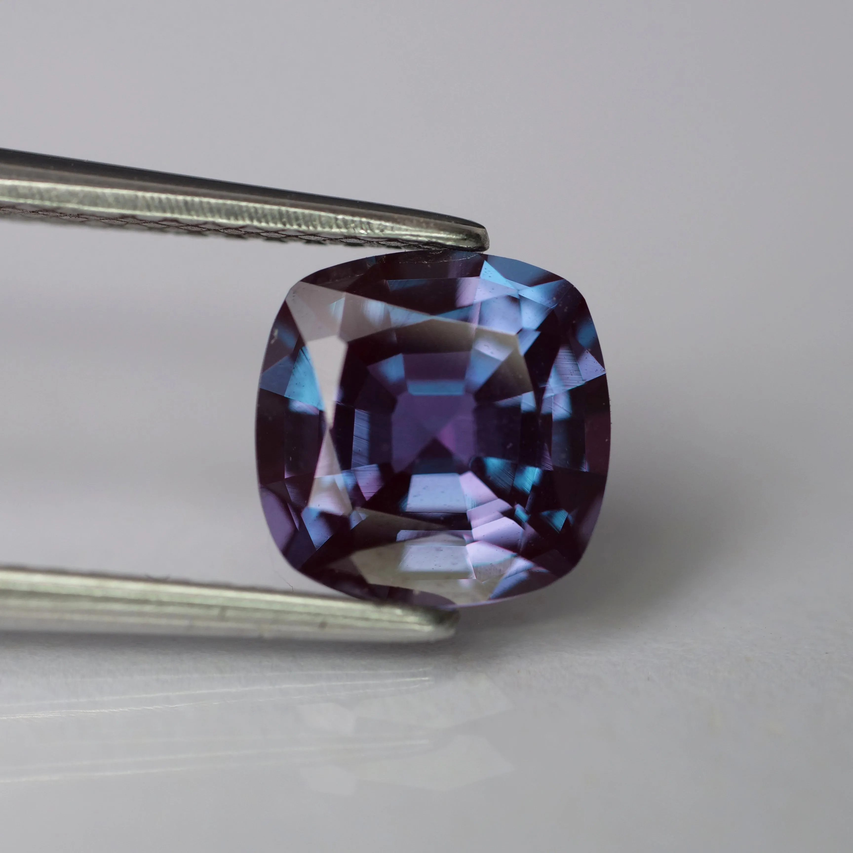 Alexandrite | lab created, colour changing, cushion cut 7mm, 1.80ct