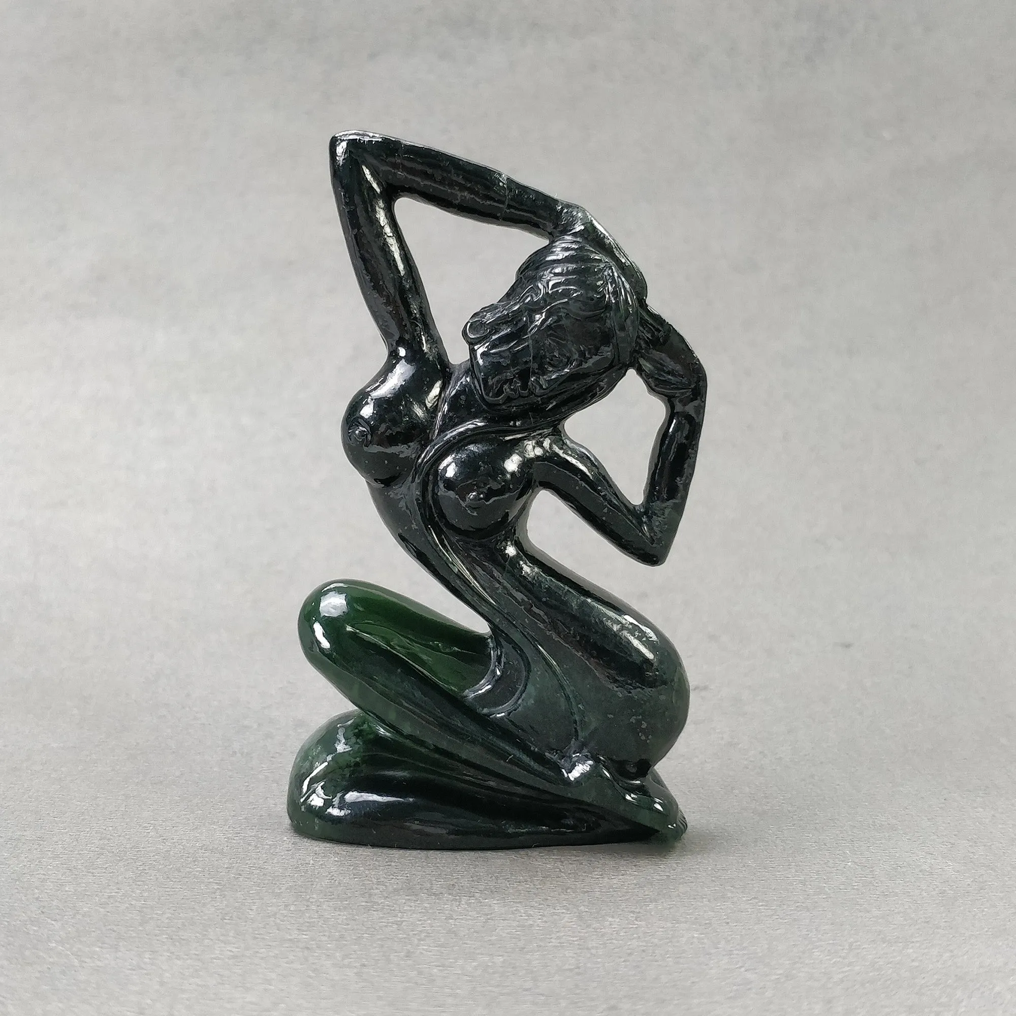 Antigorite GREEN SERPENTINE Gemstone Carving : 259.45cts Natural Serpentine Hand Carved LADY Sculpture Figurine 77*52mm