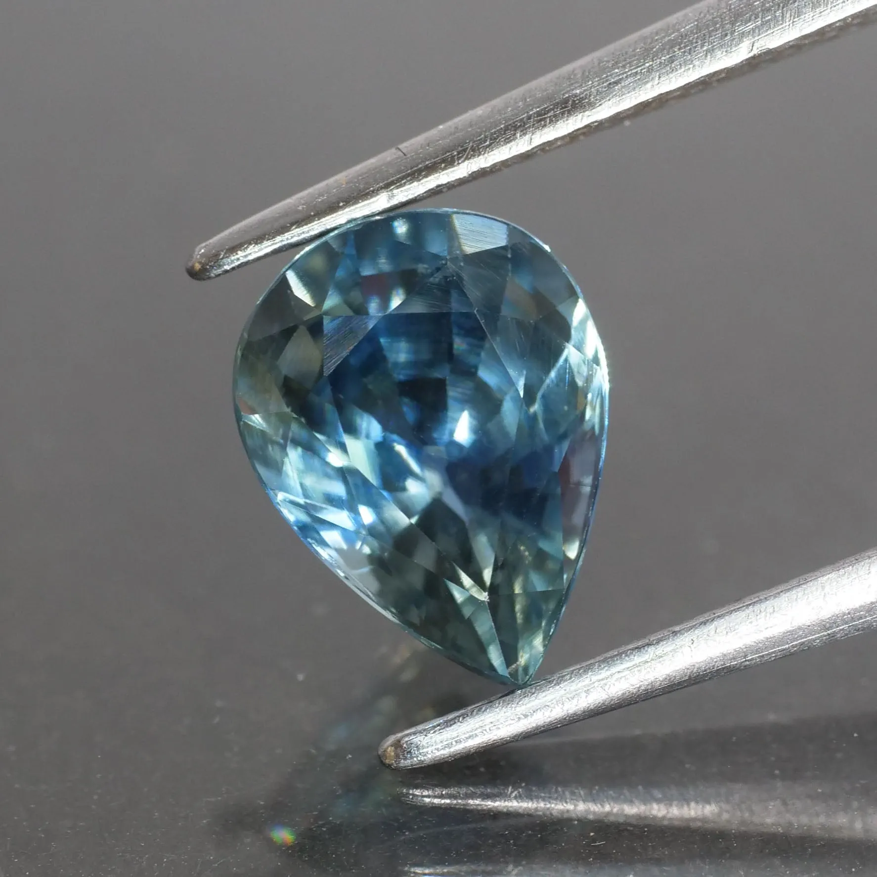 Blue Sapphire | IGI certified | natural, pear cut 8x6mm, VS 1.44ct