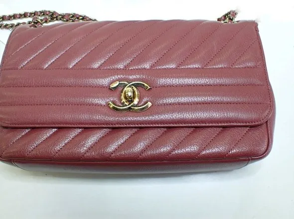 CHANEL Chanel Leather Turn Lock Chain Shoulder Wine Red Series