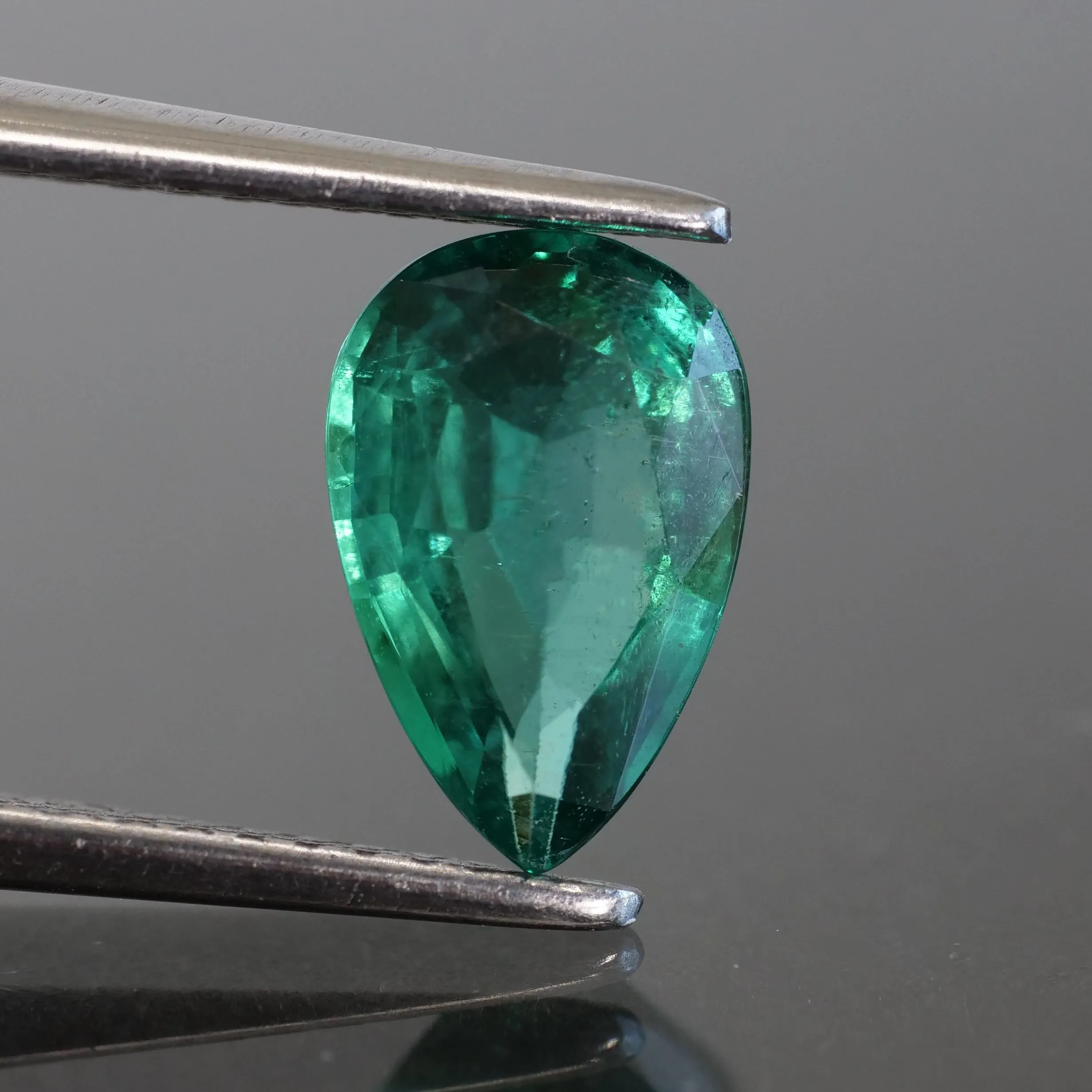 Emerald | IGI certified | natural, green, 9x6mm, AAAA quality, Zambia 1.21ct