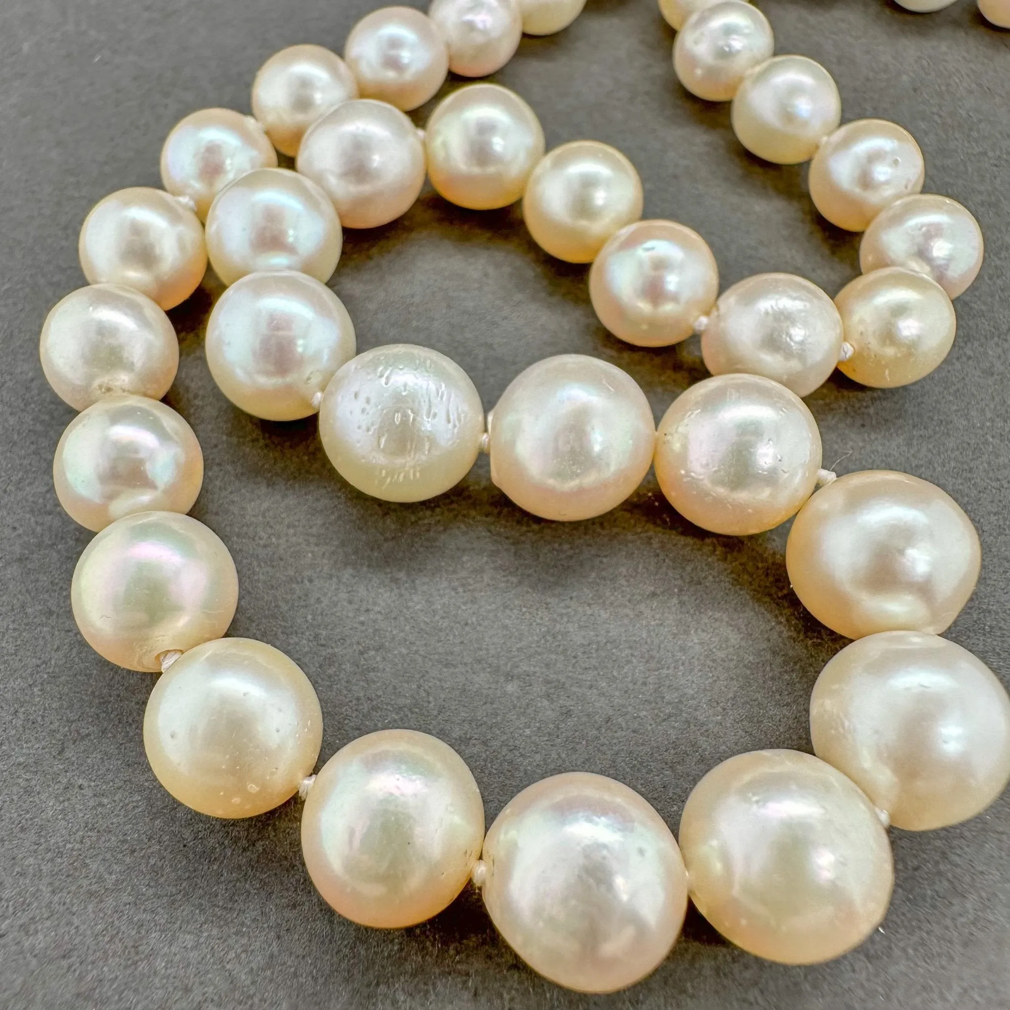 Estate 10K W Gold 6.5-9.7mm Graduated Akoya Pearl 15” Necklace