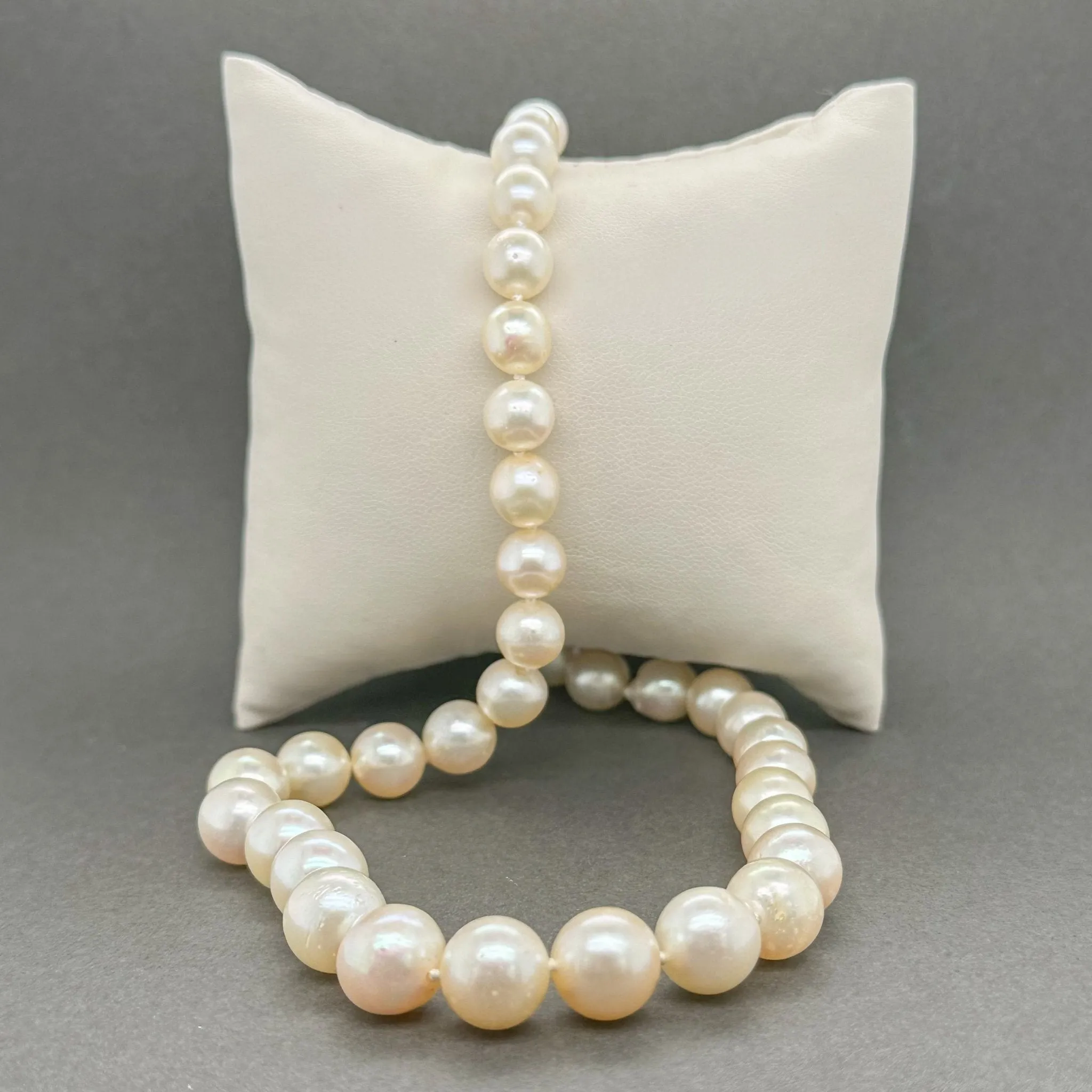 Estate 10K W Gold 6.5-9.7mm Graduated Akoya Pearl 15” Necklace