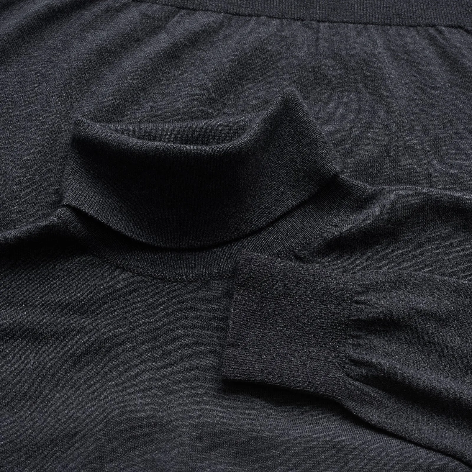 Fine Gauge 100% Cashmere Roll Neck in Anthracite Grey