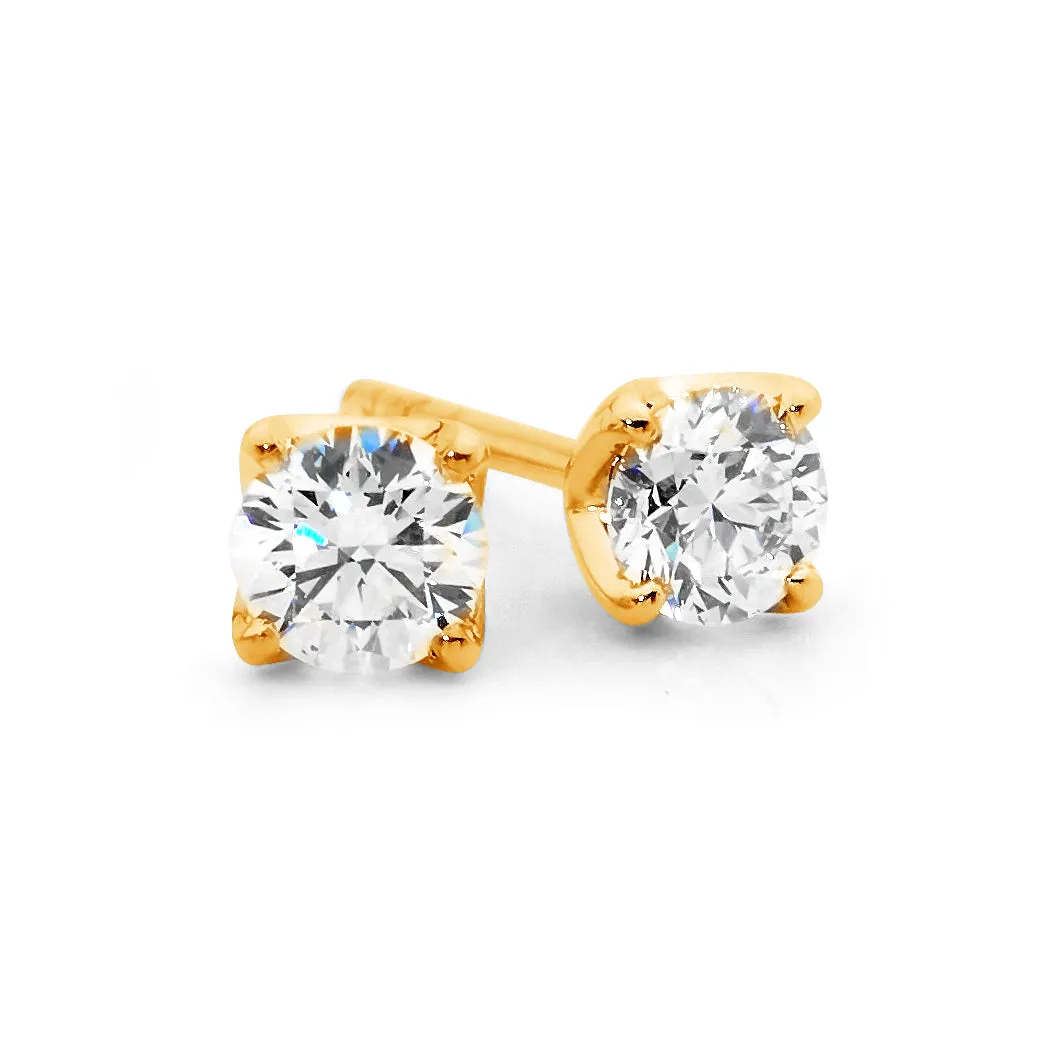 Four claw diamond stud earrings