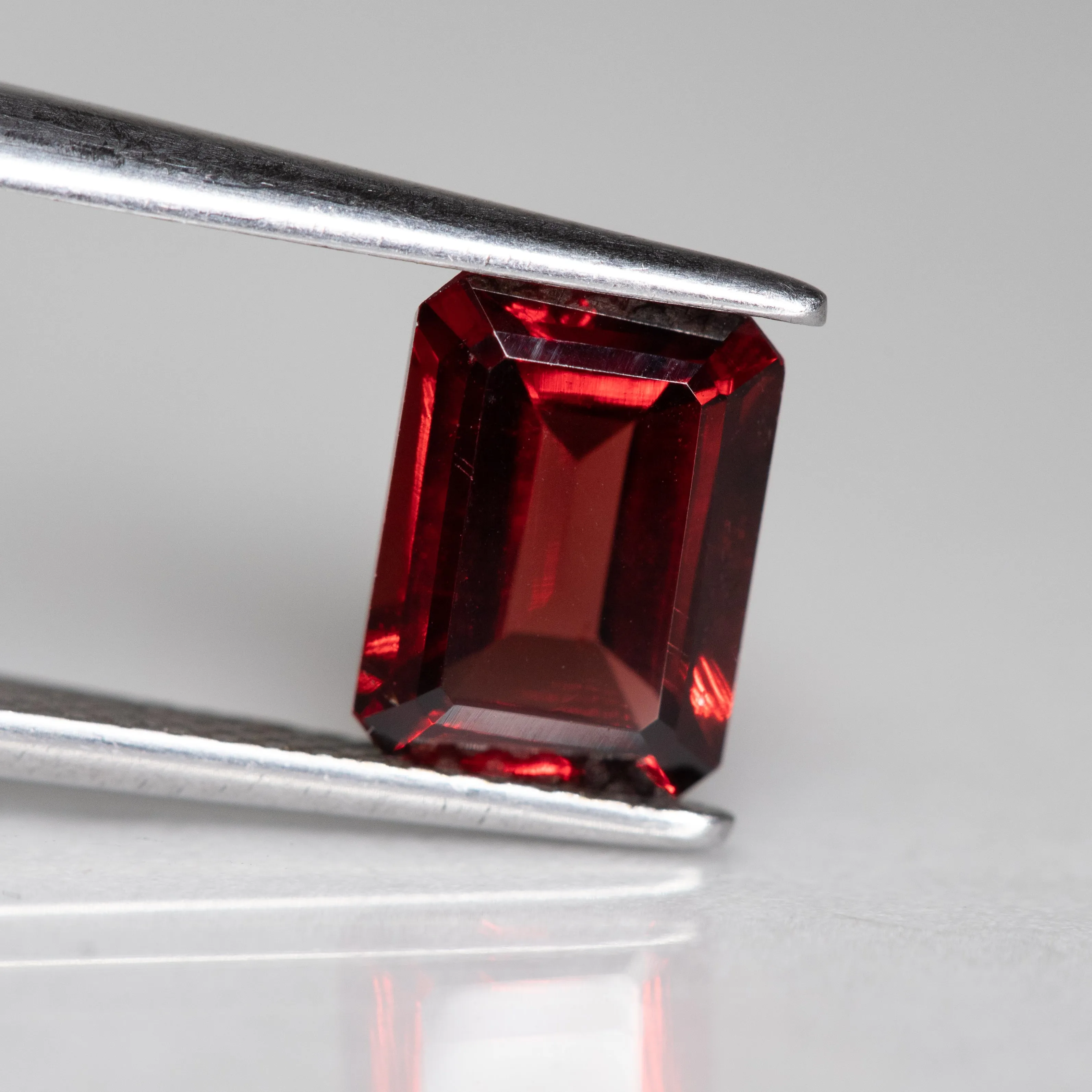 Garnet | natural, octagon cut, 8 x 6 mm, VS 2 ct