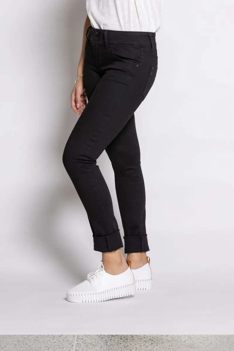 Molly Jeans - Black Rosales Wash