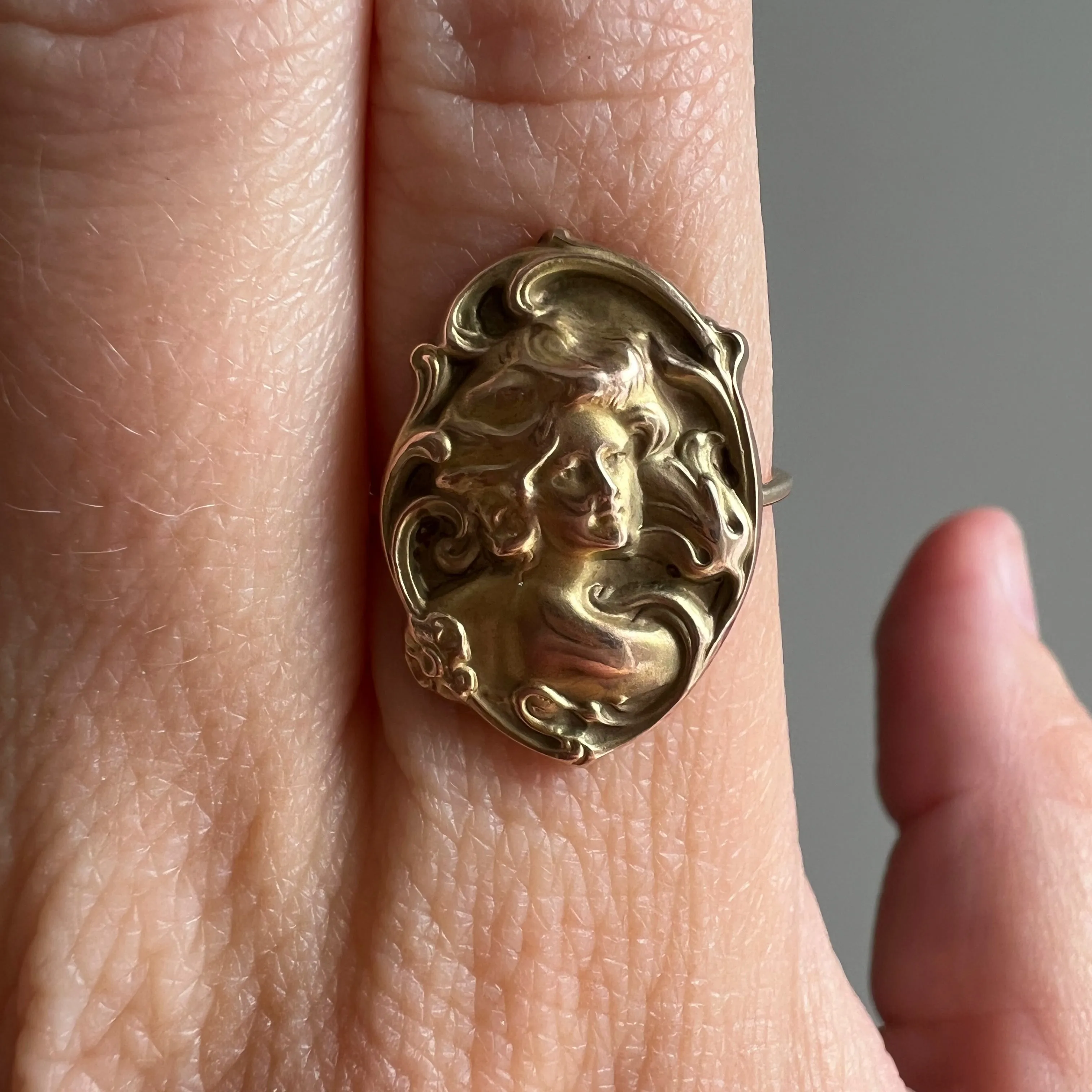 reimagined V I N T A G E // the girl and the tulip / 10k yellow gold art nouveau cufflink conversion ring / size 7