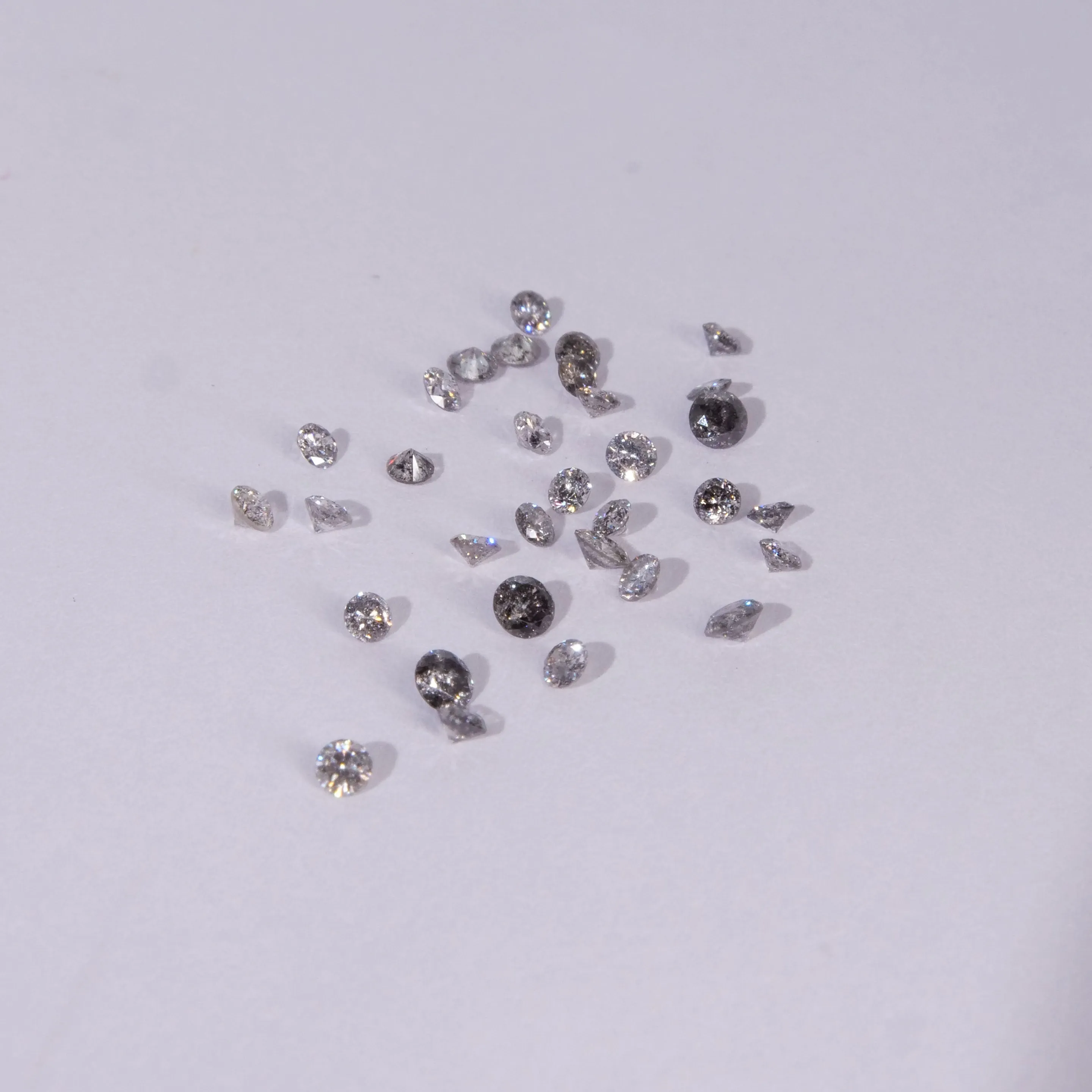 Salt & Pepper diamond | natural, round cut, accent stone