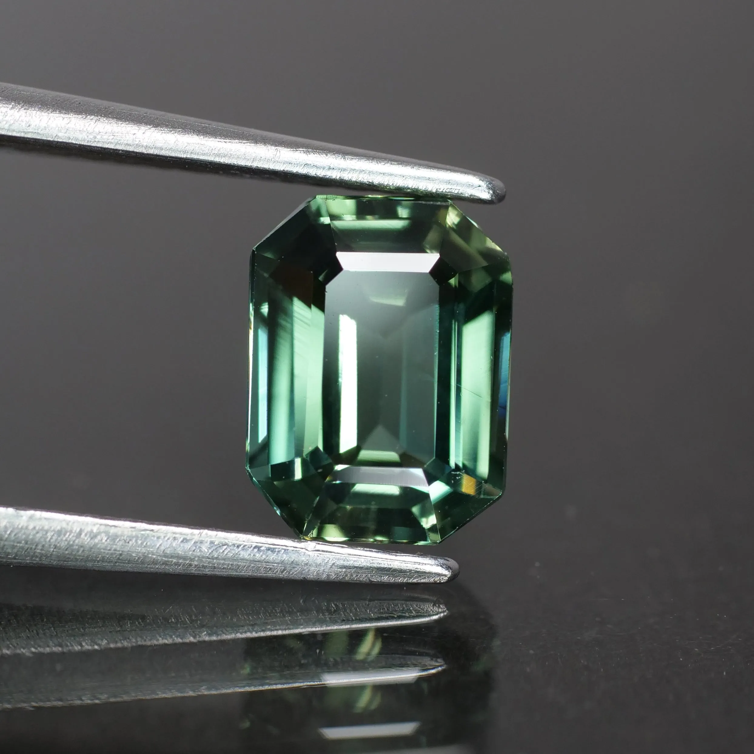 Sapphire greenish blue | IGI certified | emerald cut, VS *8x6 mm 1.94 ct