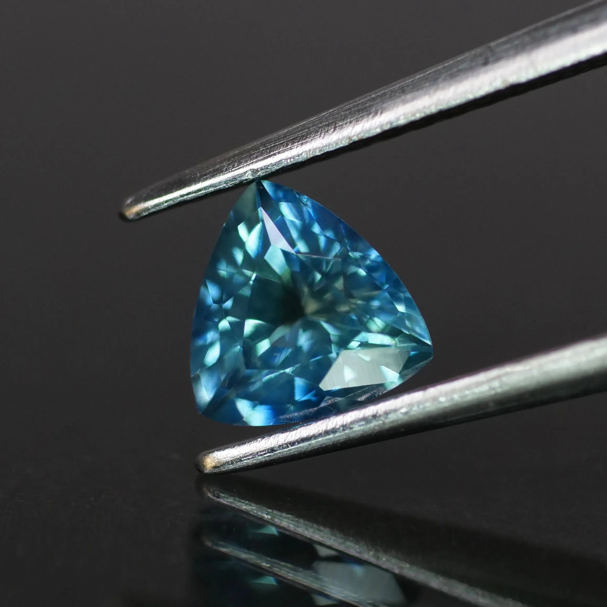 Sapphire | natural, teal color, trillion cut *6 mm, 0.7ct