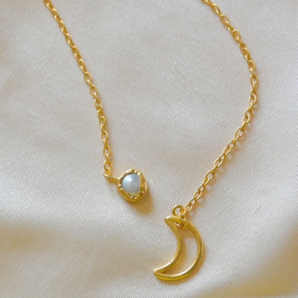 Talking To The Moon Mini Lariat Baroque Pearl Necklace