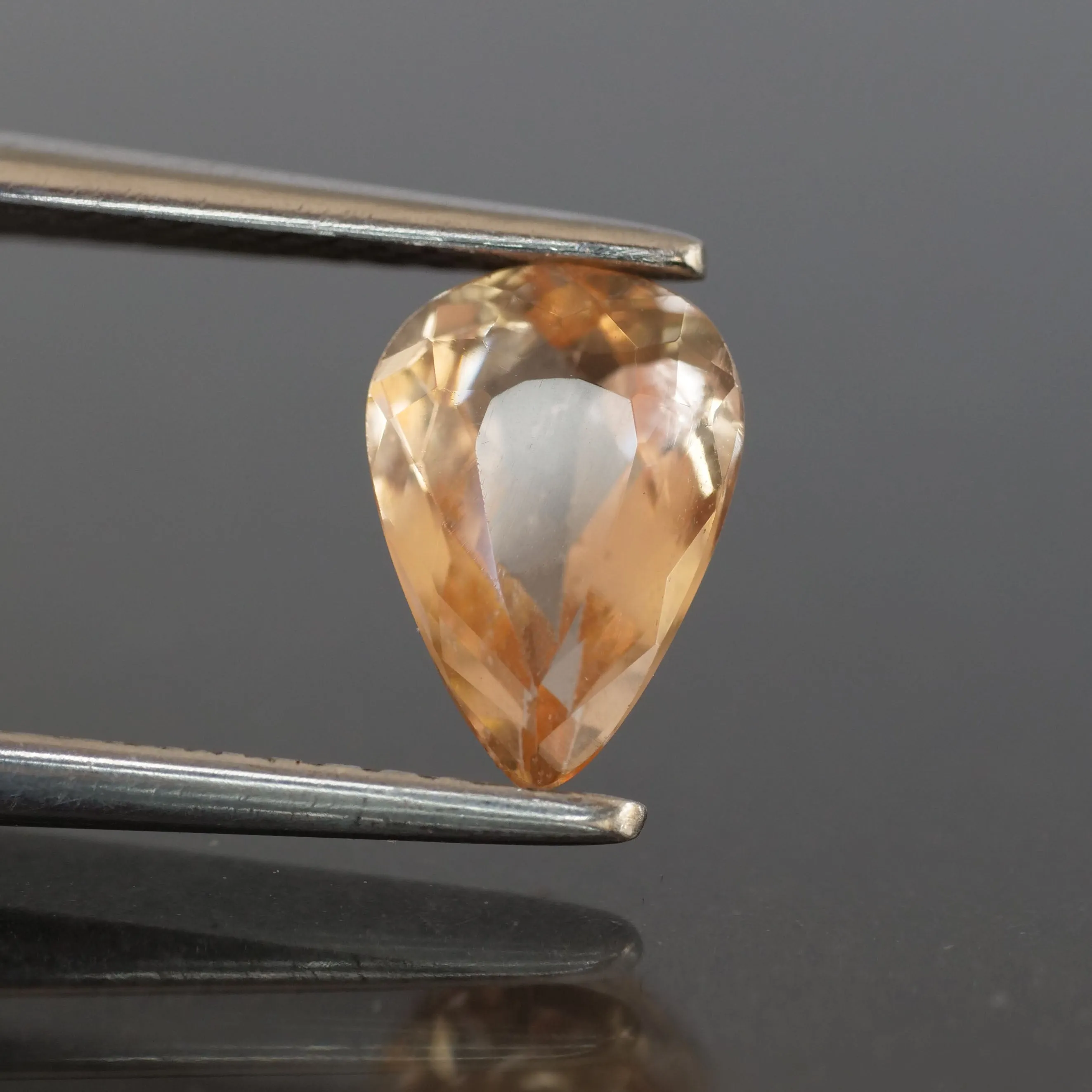 Topaz imperial | natural, peach color, pear cut 7x5 mm, VS, 0.9ct