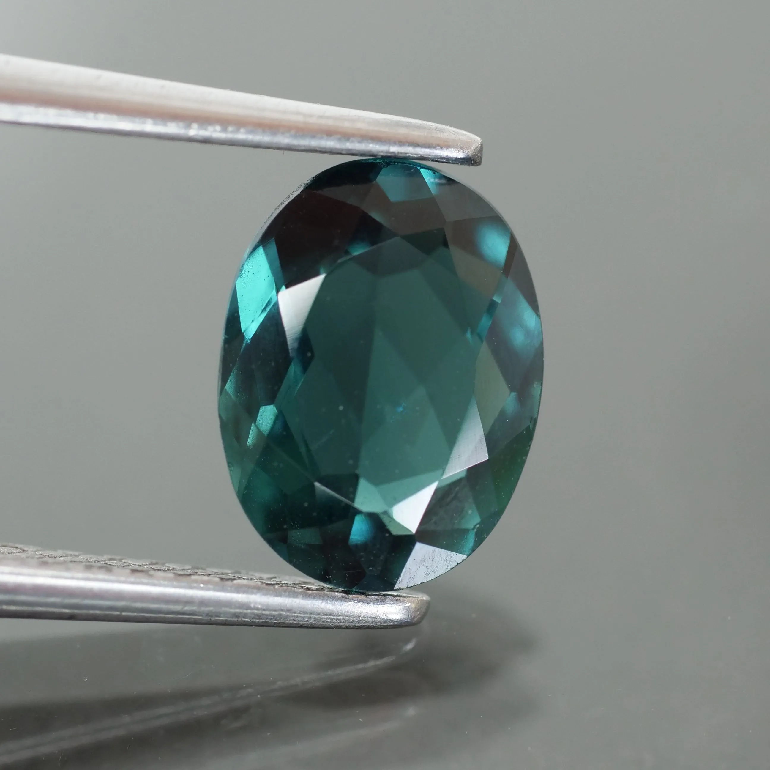 Tourmaline | Teal blue colour, oval cut 8x6 mm, 1.20ct, VS